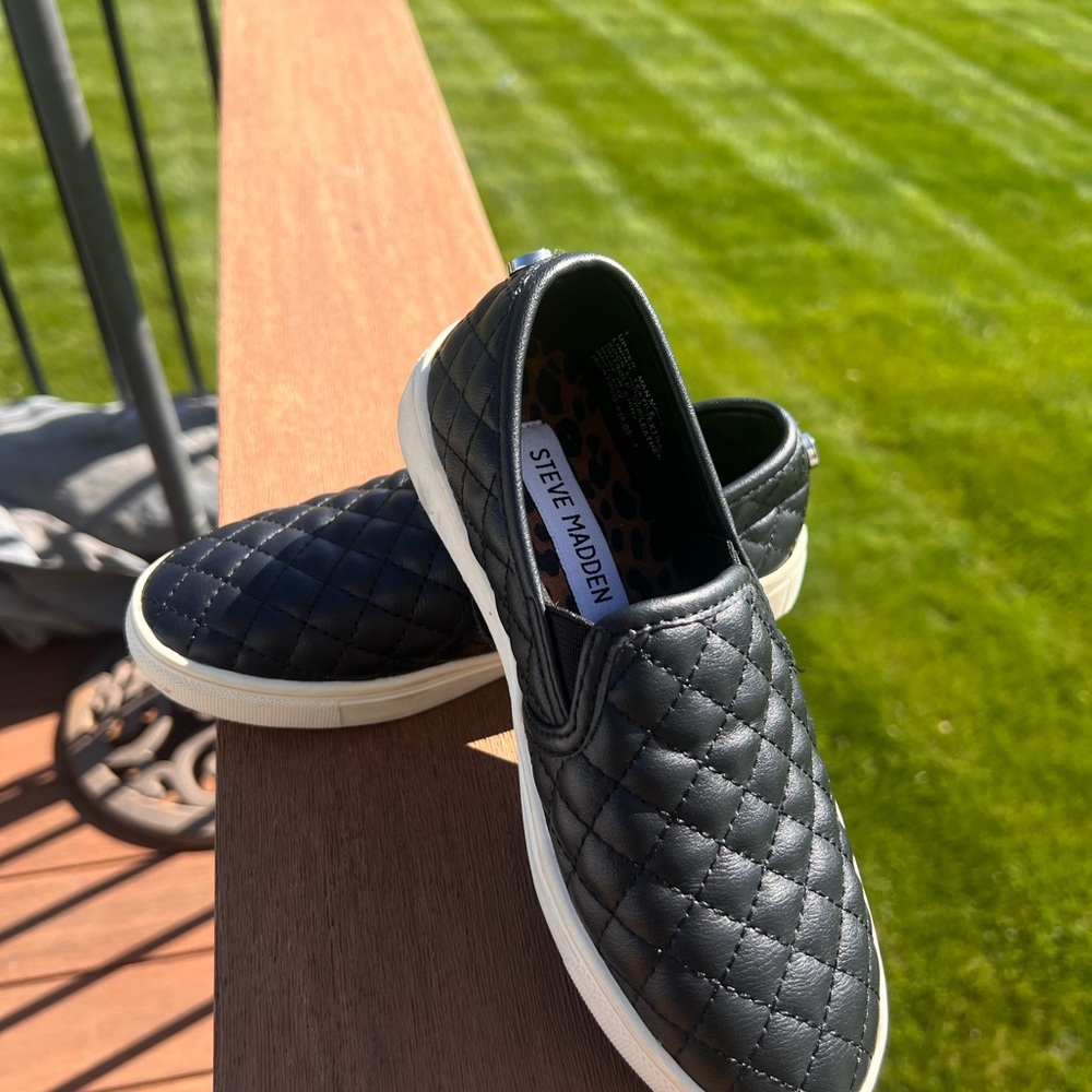 Steve Madden Black Quilted Girls Slip-On Shoes